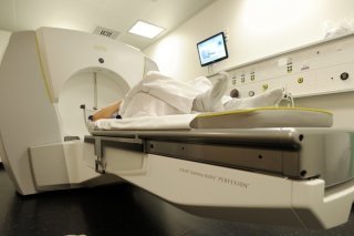 En 2023, le canton avait souhaité limiter le nombre de neurochirurgiens (Image prétexte). KEYSTONE/JEAN-CHRISTOPHE BOTT